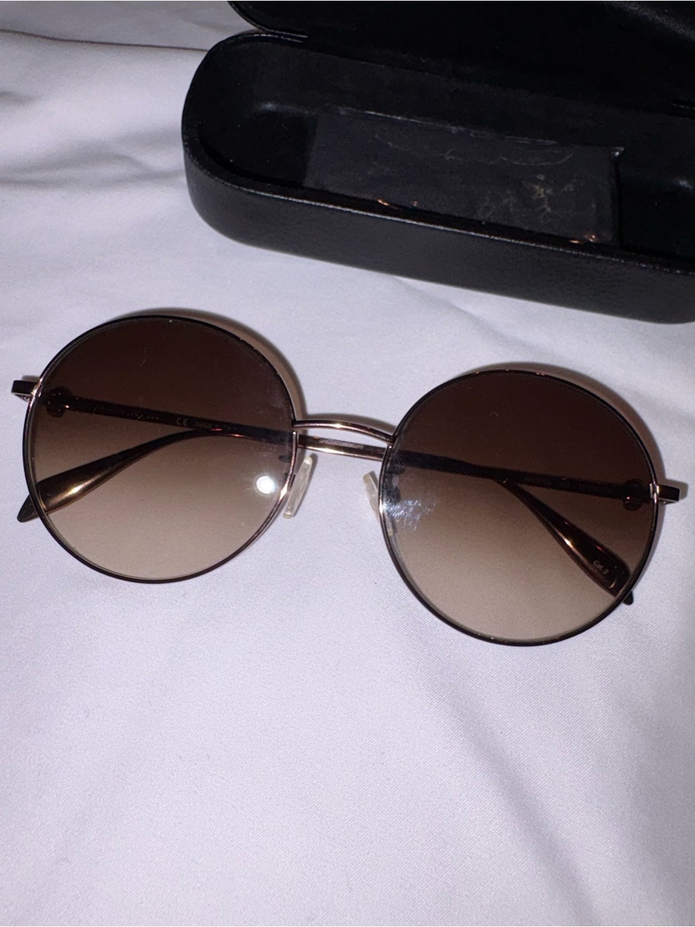 Alexander McQueen Round Brown Gradient Sunglasses with Gold Accents - Picture 3 of 6
